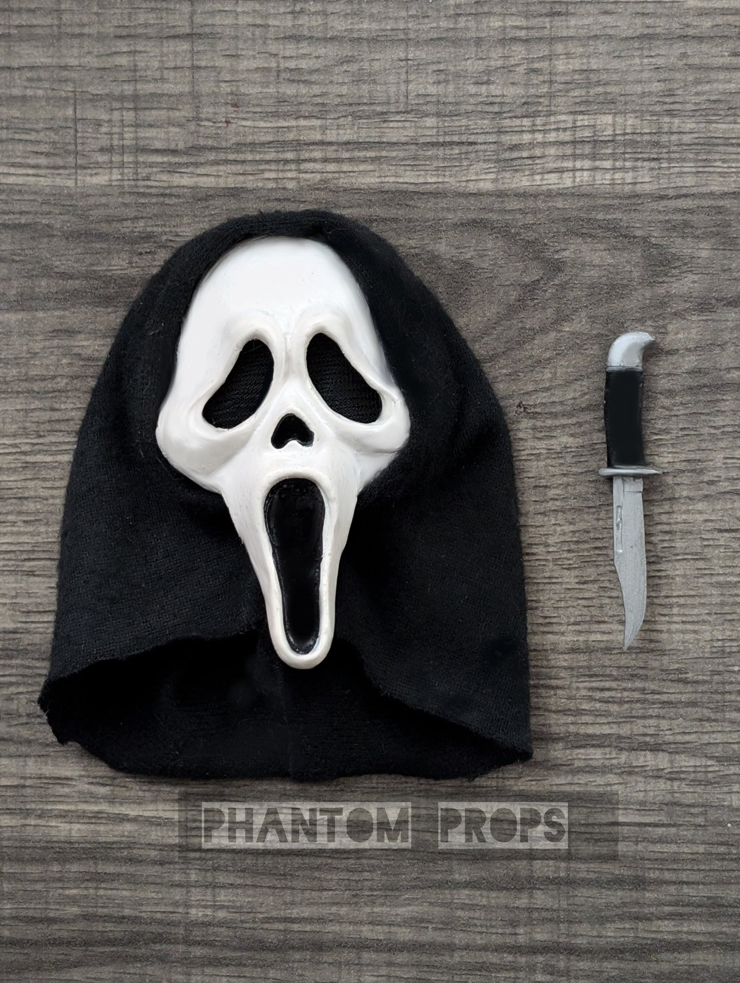 Labubu ghostface mini mask and knife