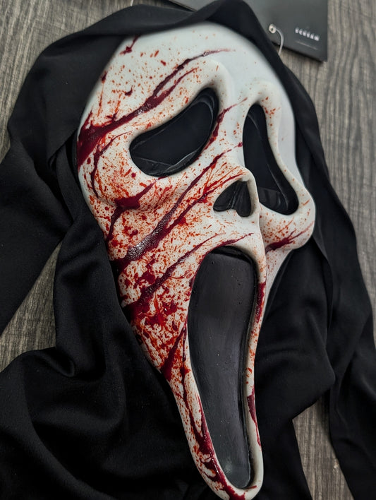 Bloody Scream ghostface mask